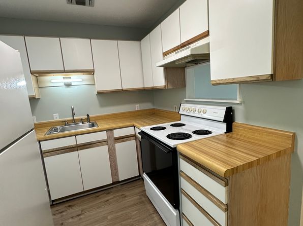 2 Green Meadow Ln #C