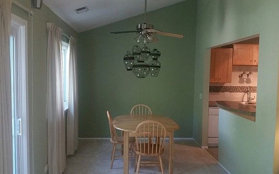 5th image of 34 Waterbury Ln Unit M2