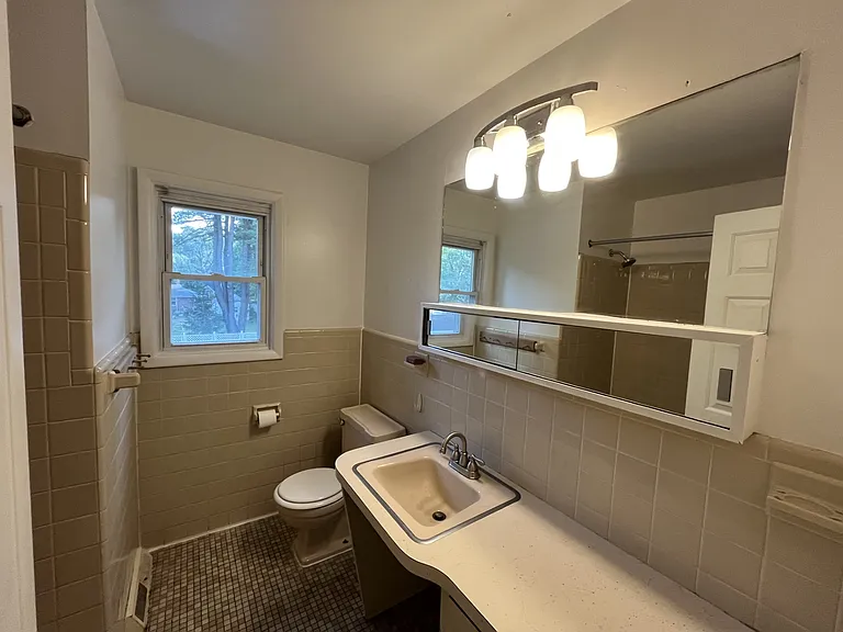 494 Kenwood Ave — Photo 8