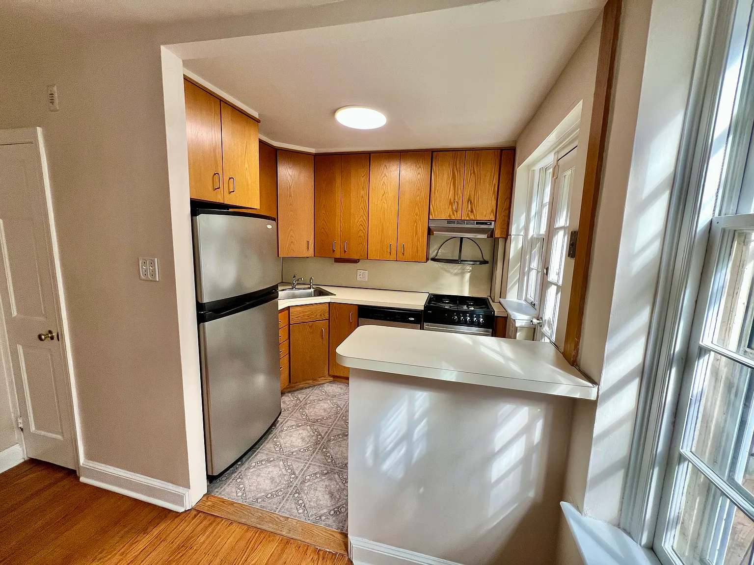 2 bed, 922 sqft, $1,900 — Photo 4
