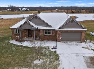 800 E Breedlove Dr, Sturgeon, MO 65284