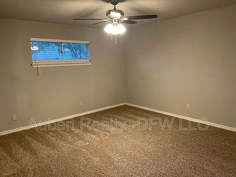 930 Lindy Ct — Photo 11