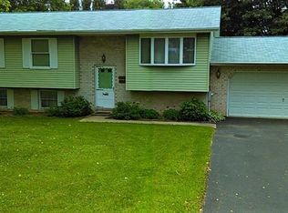 3793 Castle Dr, Hampstead, MD 21074