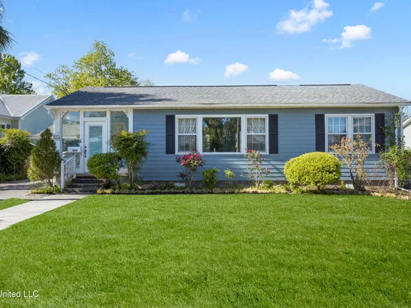 312 Demontluzin Ave, Bay Saint Louis, MS 39520