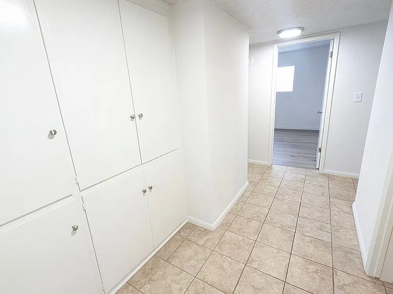Fountainebleu Apartments — Photo 14