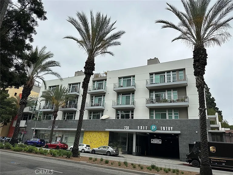 238 S Arroyo Pkwy #213 — Photo 1