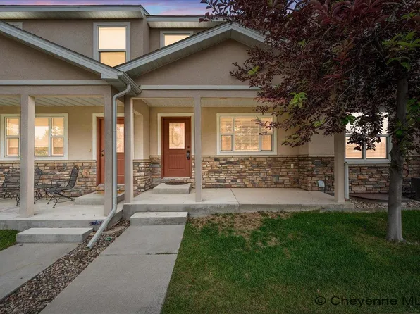 1027 Old Town Ln, Cheyenne, WY 82009