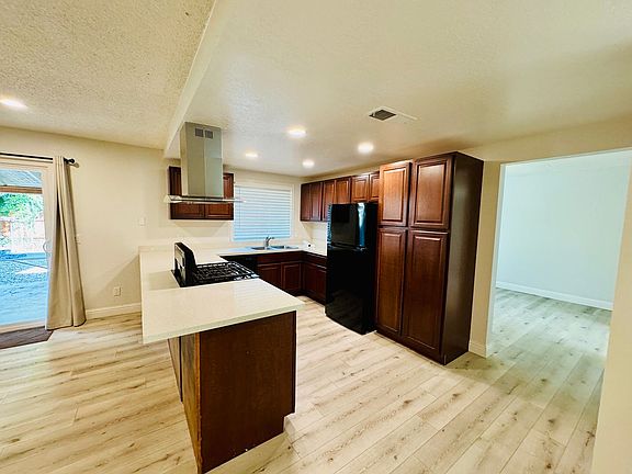 4th image of 1558 Greenwood Way