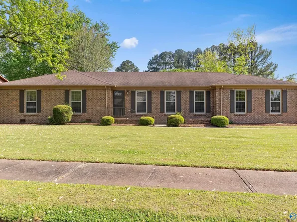 906 Flora Cir SE, Huntsville, AL 35802