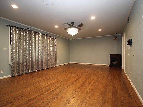 4th image of 1022 S Maurice Ave