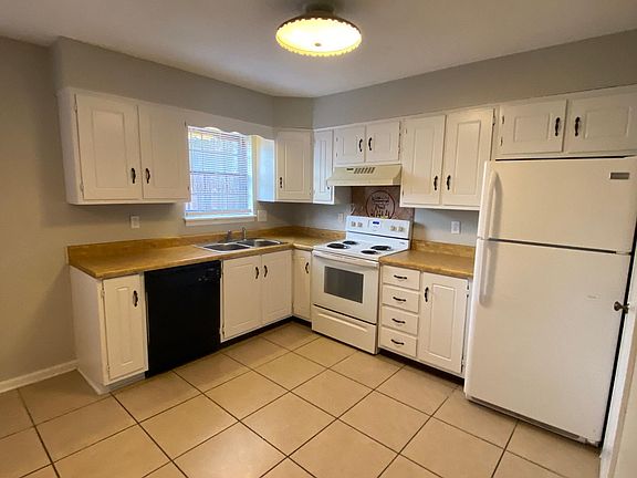 2nd image of 1220 Louisville St Unit 13