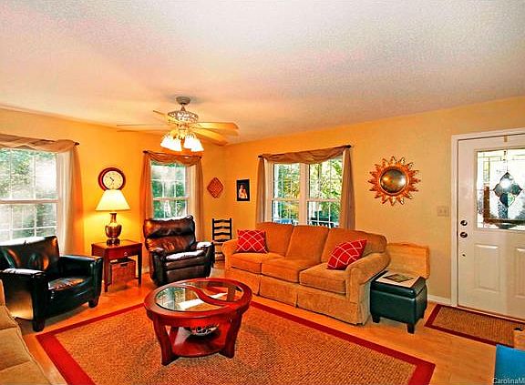 5th image of 142 Hidden Oak Dr