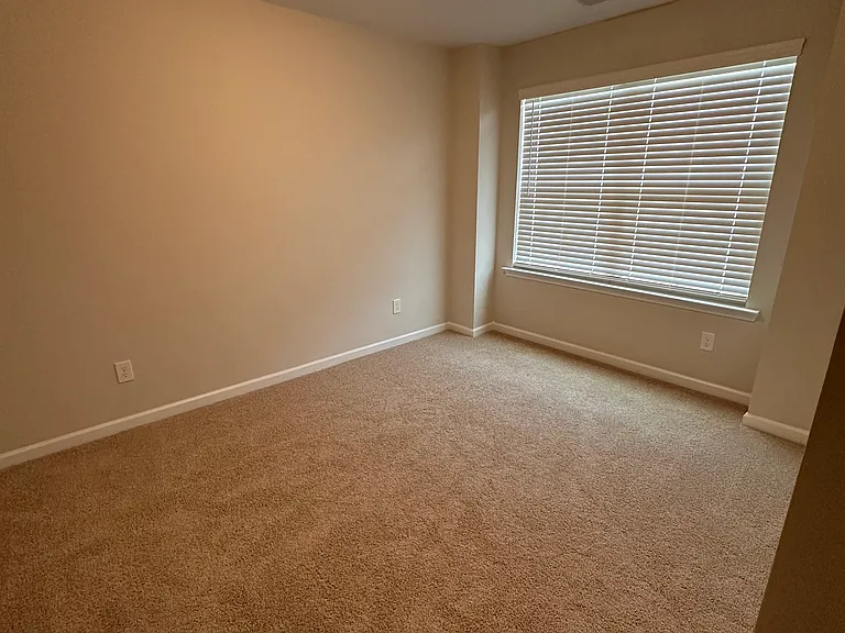 1114 Crescent Moon Loop — Photo 10