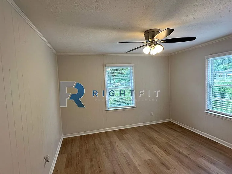 2224 Avalon Rd — Photo 6