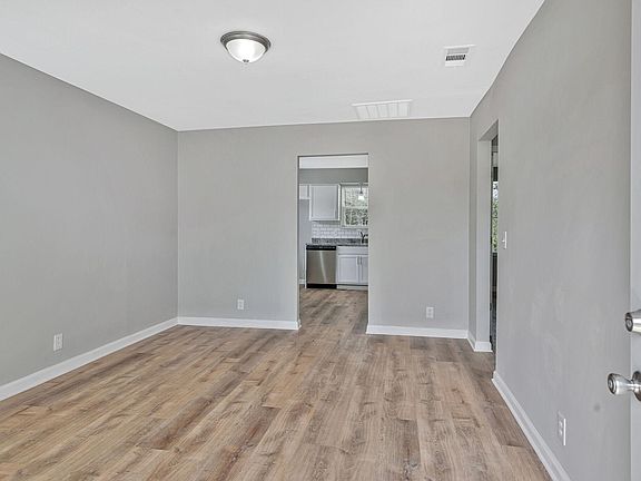 4th image of 2800 Vista Ln