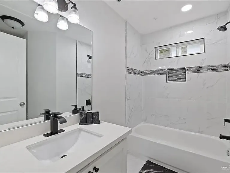 4104 S Rodman Ln — Photo 6