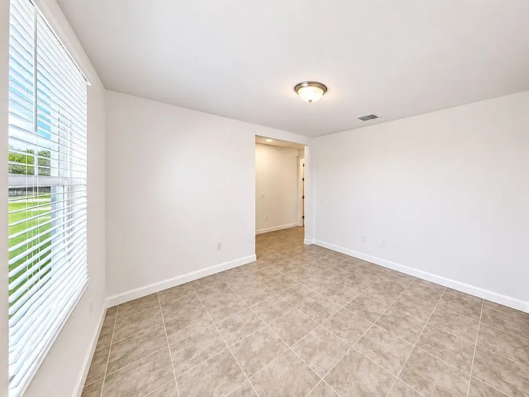 2404 White Tail St — Photo 6