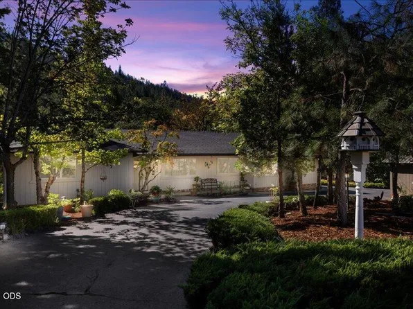 627 Carriage Rd, Grants Pass, OR 97526