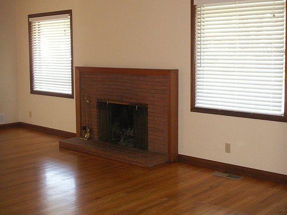 3rd image of 6824 N Portsmouth Ave