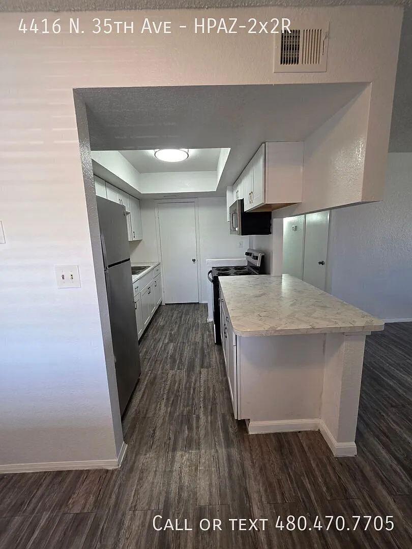 Large, renovated 2 bedroom/2 bath units in Phoenix $1,249.00 (Limited units) plus 1 month free re... — Photo 4