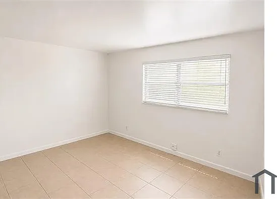 3701 SW 59th Ter #11 — Photo 4