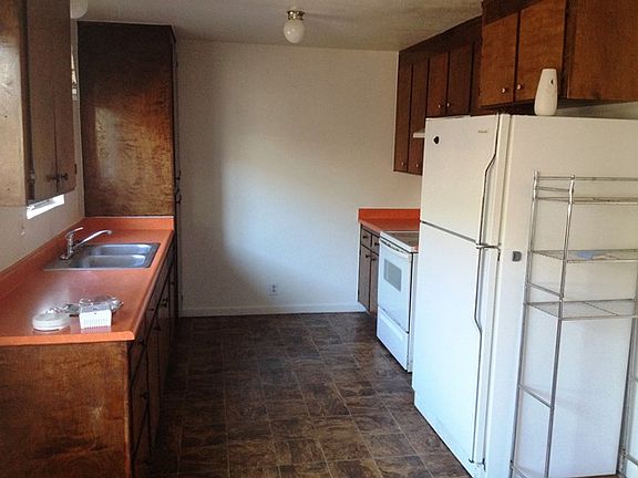 11-22-13 2405 B Street05_11252013