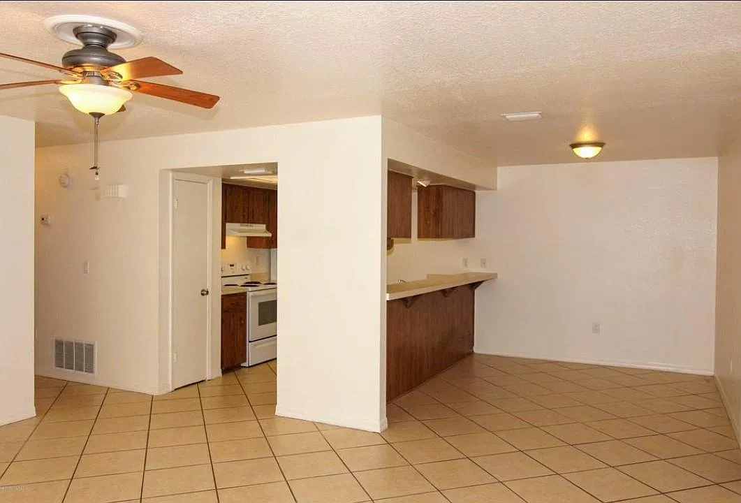 2 bed, 1054 sqft, $1,800 — Photo 4