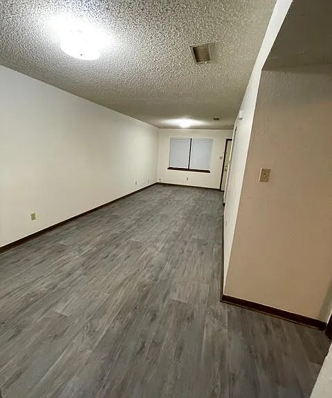 1409 Wingwood Dr #F — Photo 3