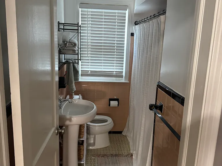 1642 Oxford Rd — Photo 14