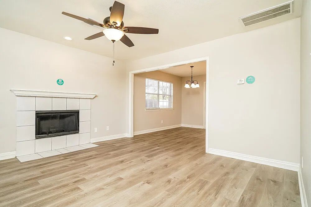 3 bed, 2.5 bath, 1736 sqft, $2,620 — Photo 4