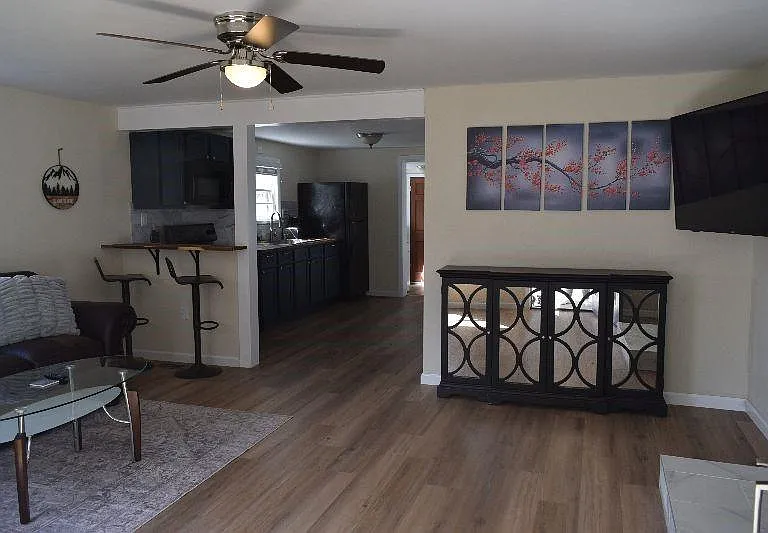 4917 Woodglen Dr — Photo 3
