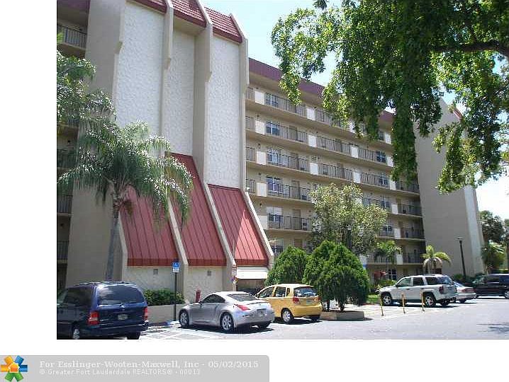 3300 W. Rolling Hills Circle, Davie
