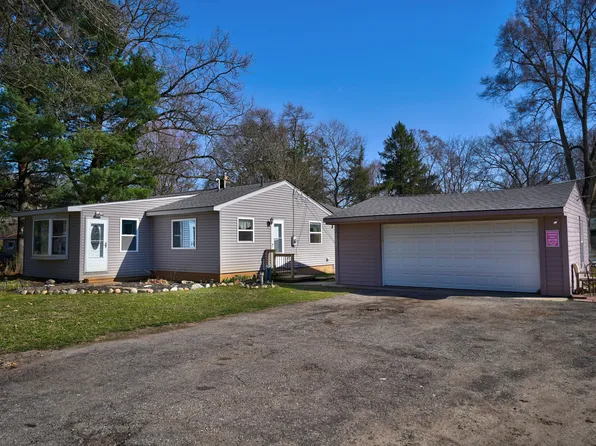 1068 S Park St, Highland, MI 48356