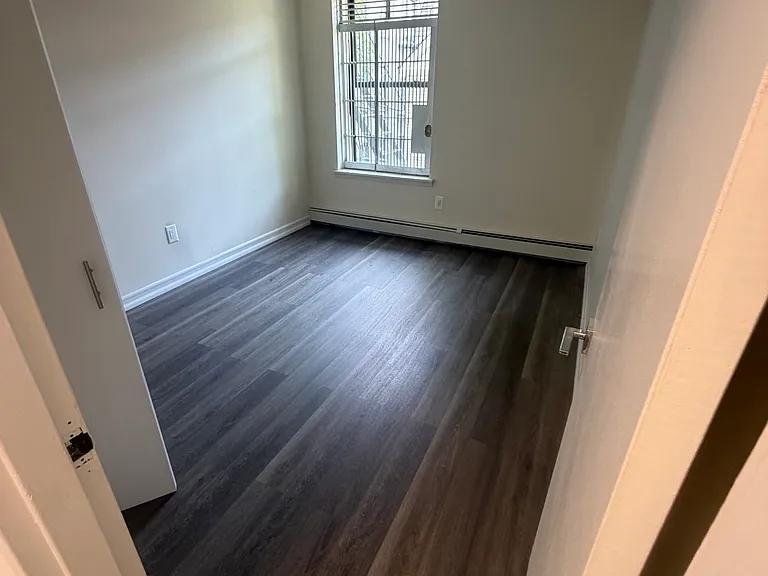 1987 Davidson Ave #3 — Photo 4