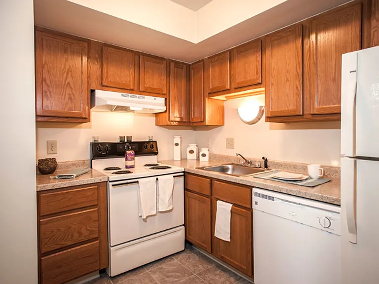 Avalon Woods Apartment Homes — Photo 15