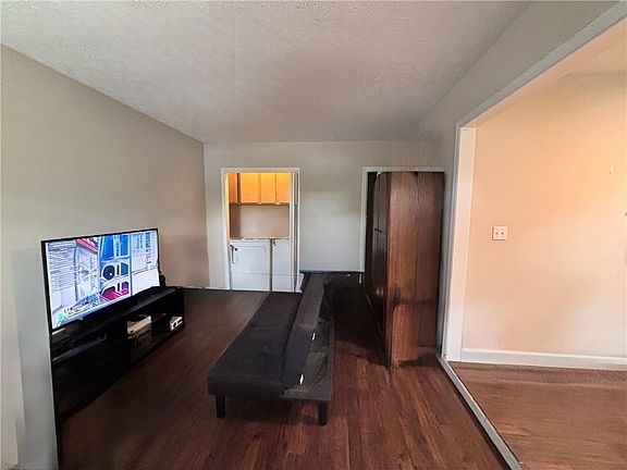 3rd image of 4815 Drew Ave