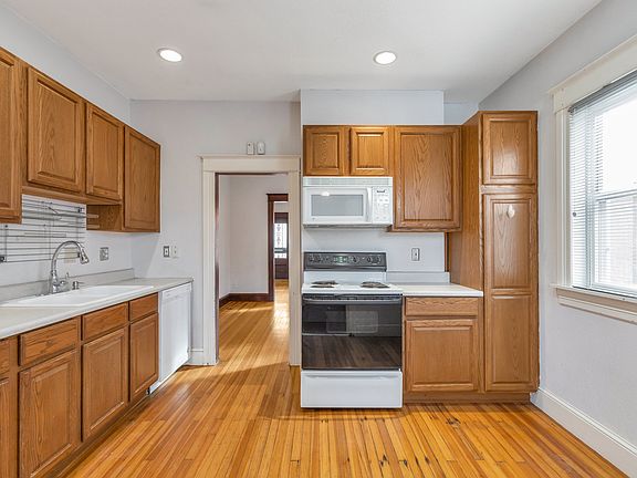 3rd image of 457 N Emerson St