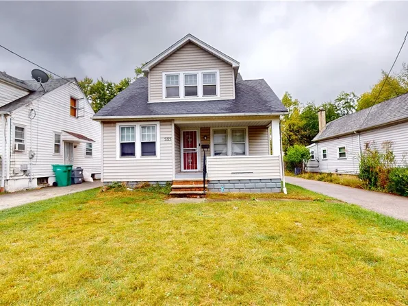 5226 Henry St, Maple Heights, OH 44137