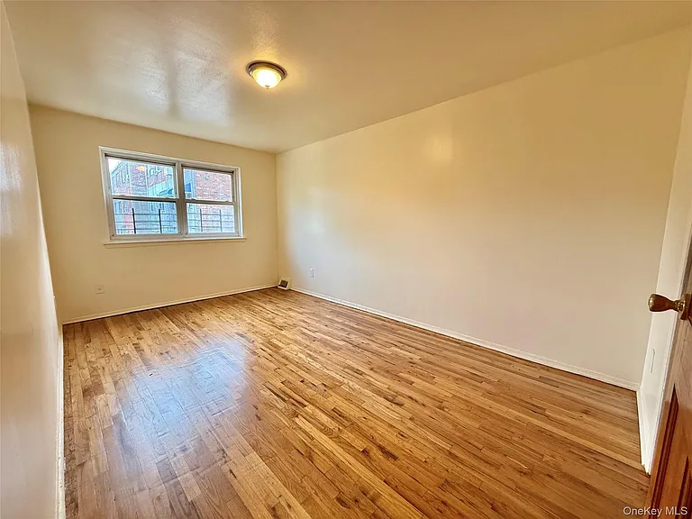 1958 Burke Ave #2 — Photo 5