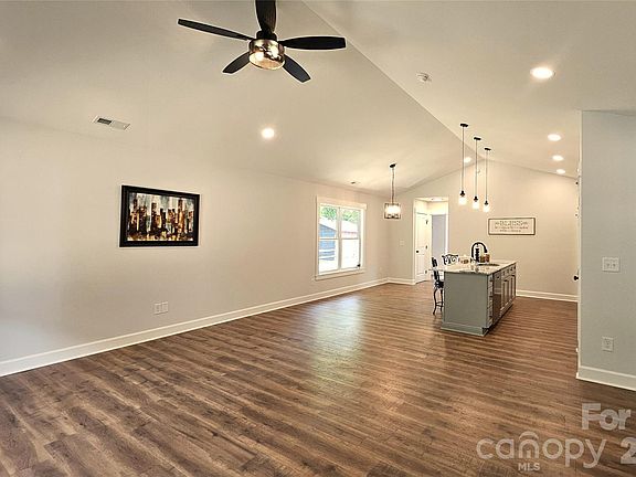 5th image of 145 Swink Ave