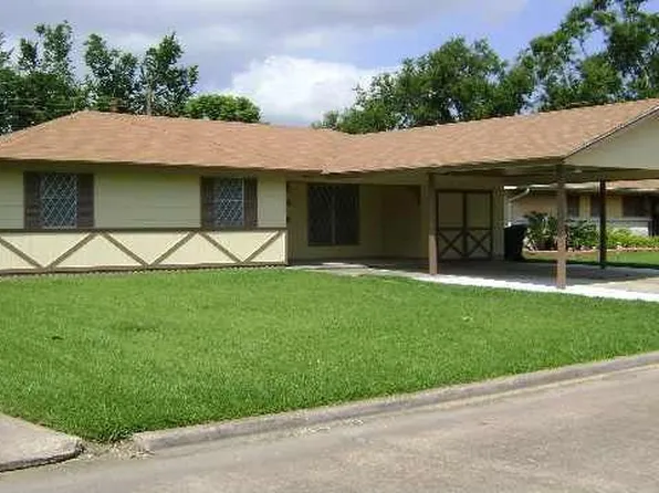 608 S 16th St, Nederland, TX 77627
