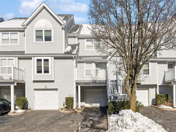 38 Leeward Lane #38, Port Jefferson, NY 11777