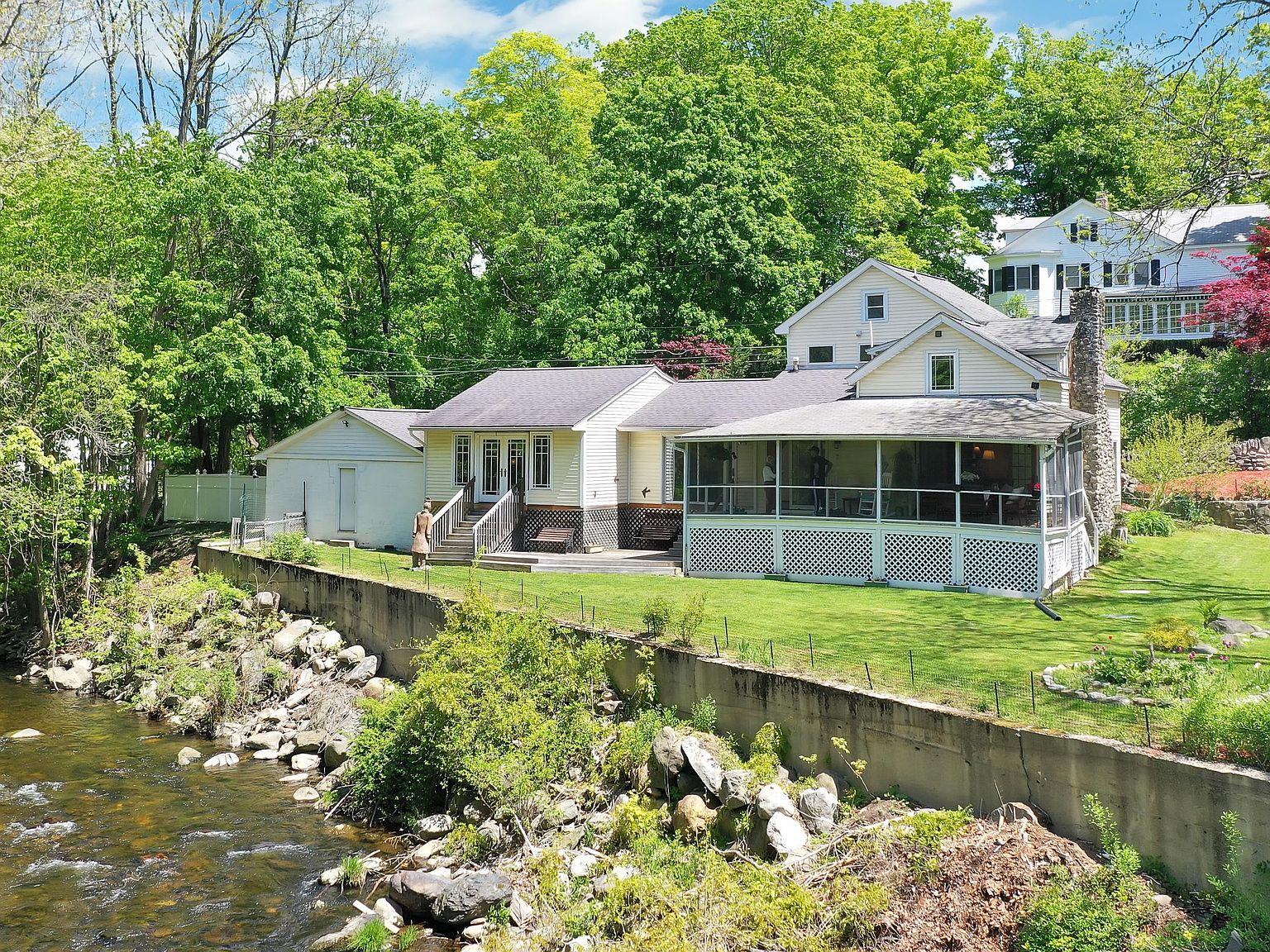 102 Sawkill Ave, Milford, PA 18337 Zillow