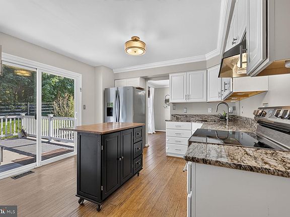 5th image of 1101 Midvale Ave