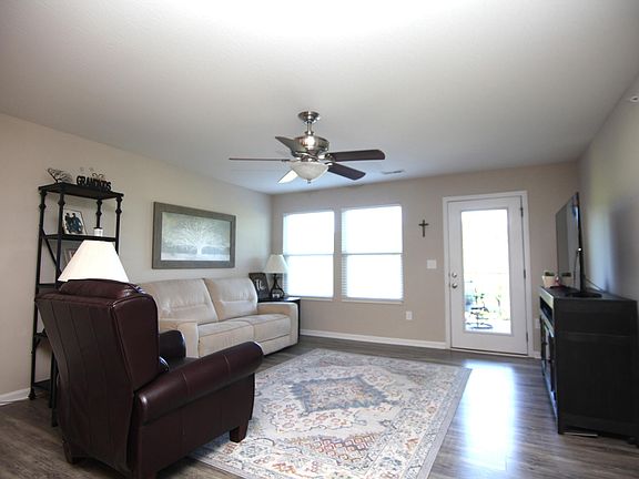 5th image of 2115 Rolling Hills Dr