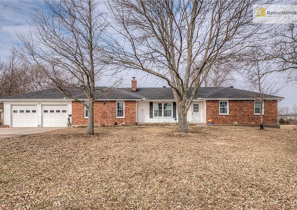 FRONT OF HOME, MATURE TREES, COUNTRY VIEW