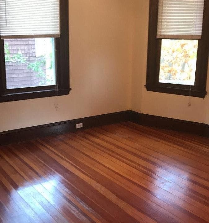 2nd image of 20 Jamaica Rd