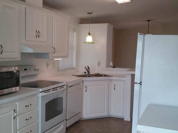 5th image of 6537 NW 28th Ct