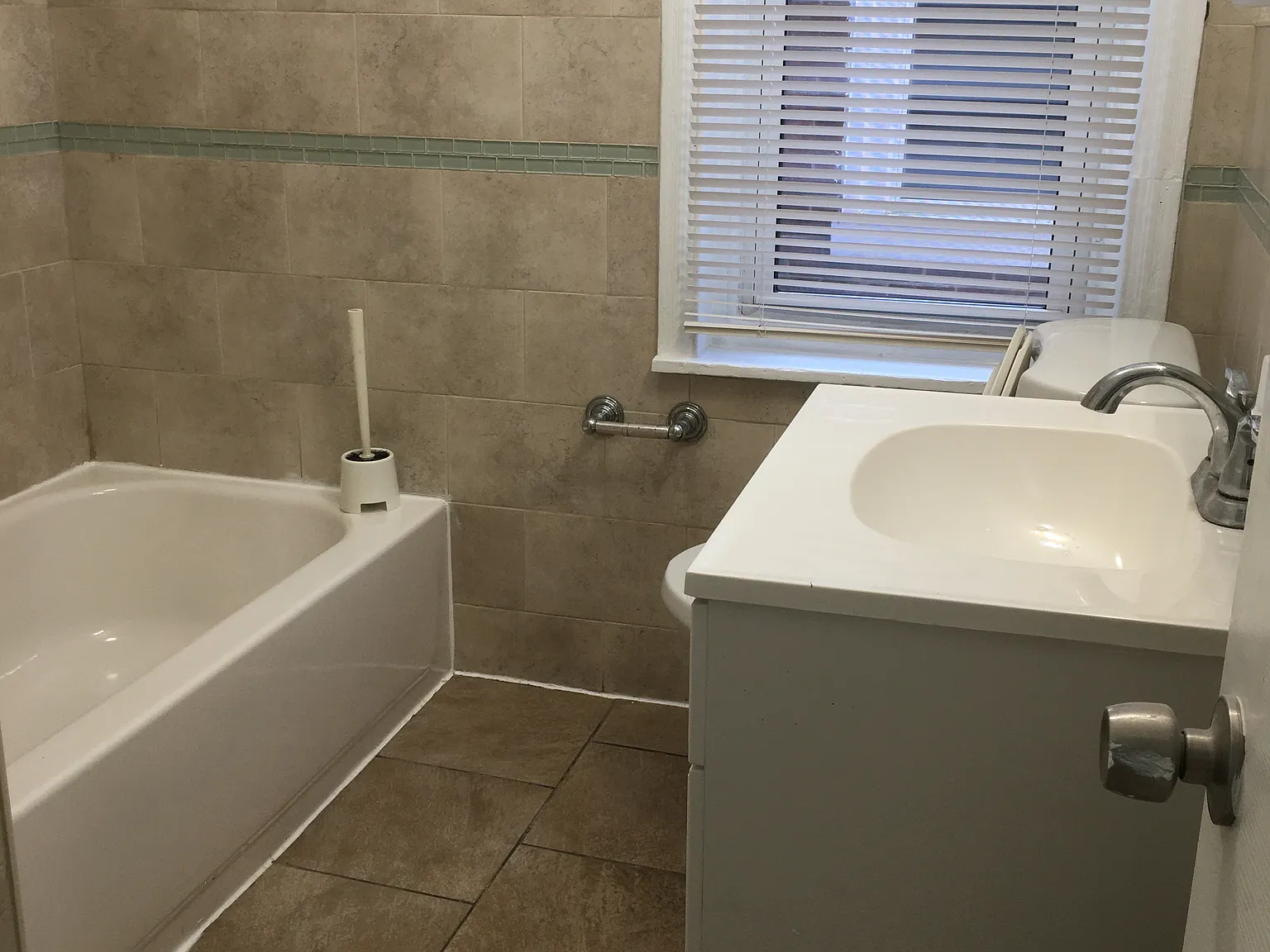 1 bed, 450 sqft, $820 — Photo 3