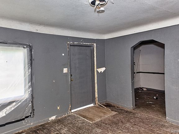 2nd image of 20251 Chapel St